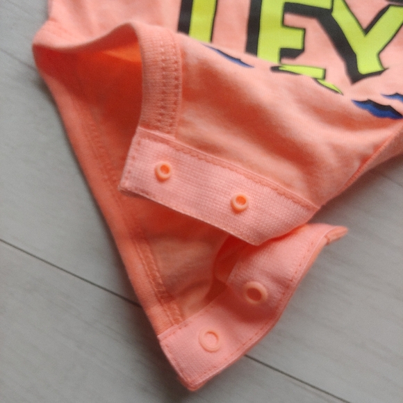 HURLEY NEW Baby Shark Bodysuit & Jogger Sweatpants - Picture 3 of 14